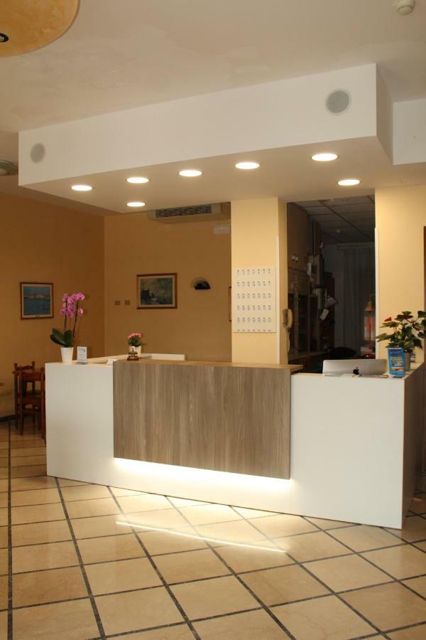 Hotel Caravel Sottomarina Zewnętrze zdjęcie